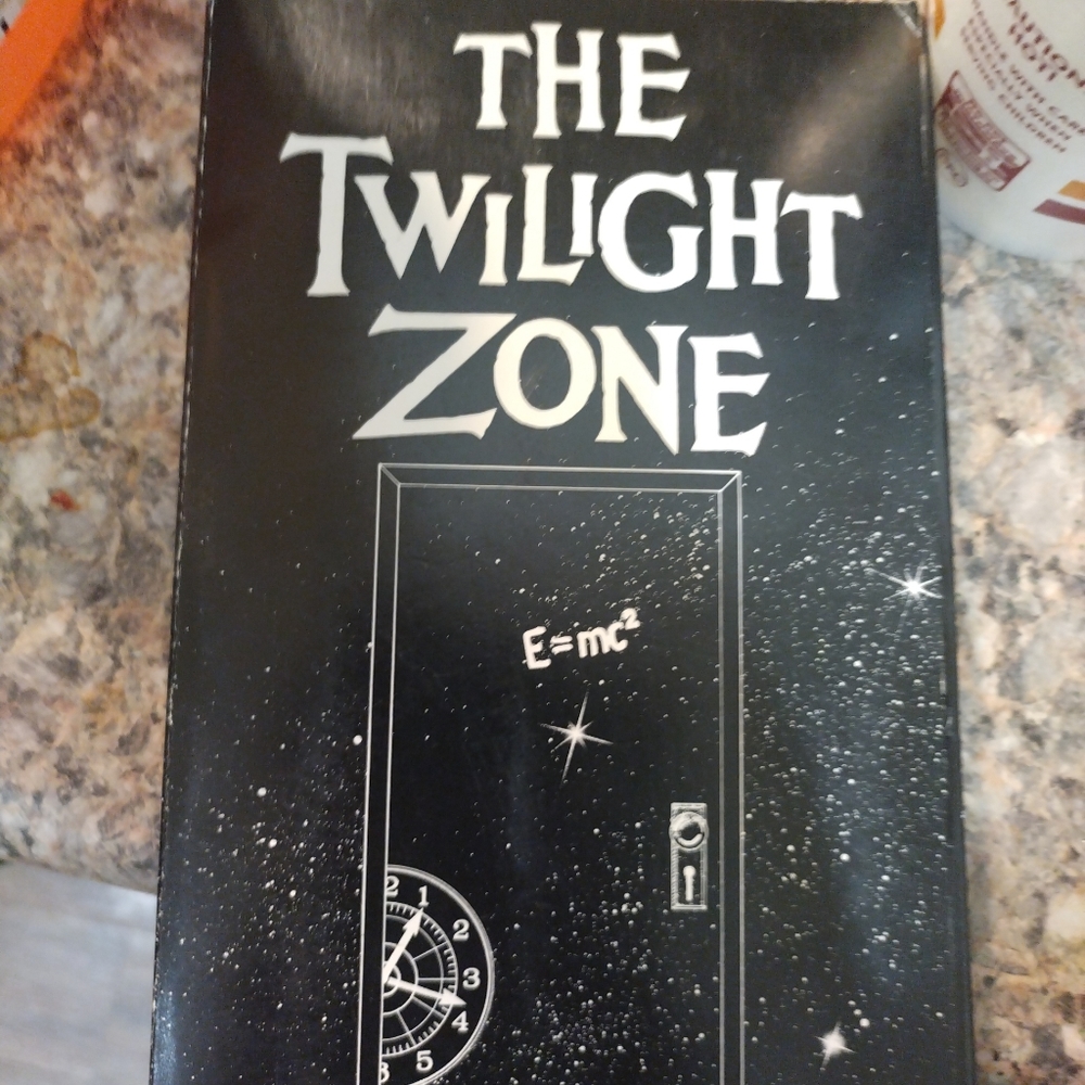 The Twilight Zone VHS 4 Episodes: A Hundred Yards Over The Rim Deaths-Head…